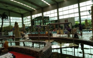 隆鹤国际温泉自驾游套餐包含哪些项目？