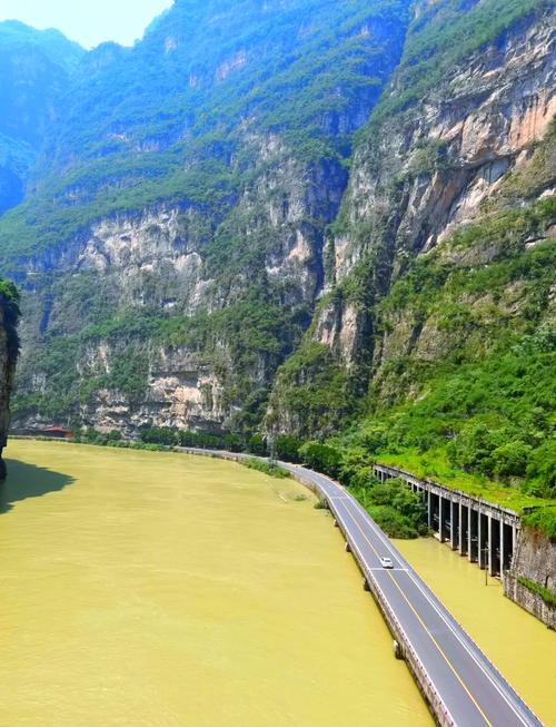 大渡河金口大峡谷自驾游攻略有哪些必打卡点?-第1张图片-星月文旅 大渡河金口大峡谷自驾游攻略有哪些必打卡点?-第1张图片-星月文旅