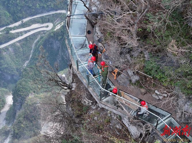 张家界玻璃栈道安全吗?-第2张图片-星月文旅 张家界玻璃栈道安全吗?-第2张图片-星月文旅