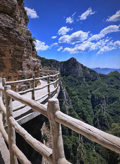 白石山景区怎么玩最省心？-第3张图片-星月文旅