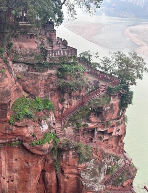 四川乐山周边有哪些必游景点?-第1张图片-星月文旅 四川乐山周边有哪些必游景点?-第1张图片-星月文旅