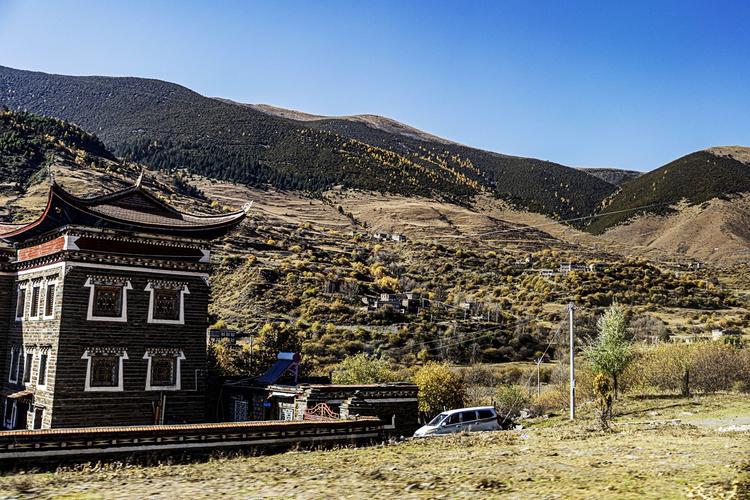 新都桥318自驾游营地有何特色？-第3张图片-星月文旅