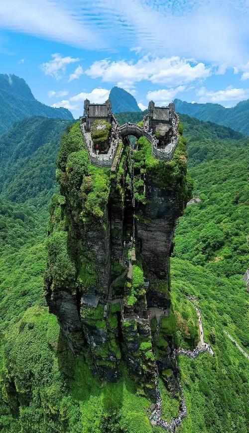 贵州著名的旅游景点有哪些-第1张图片-星月文旅