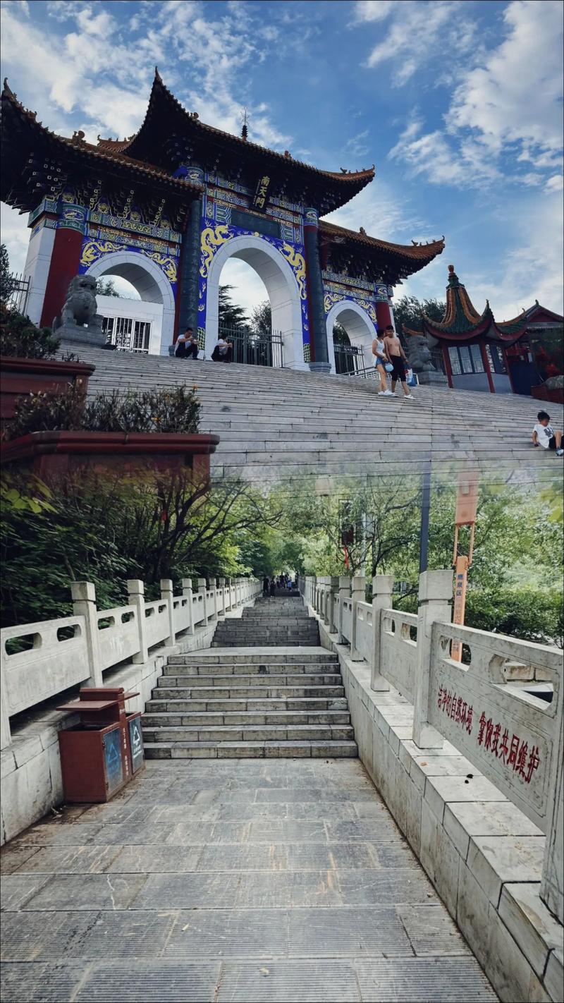 离石家庄最近有哪些旅游景点?-第1张图片-星月文旅 离石家庄最近有哪些旅游景点?-第1张图片-星月文旅